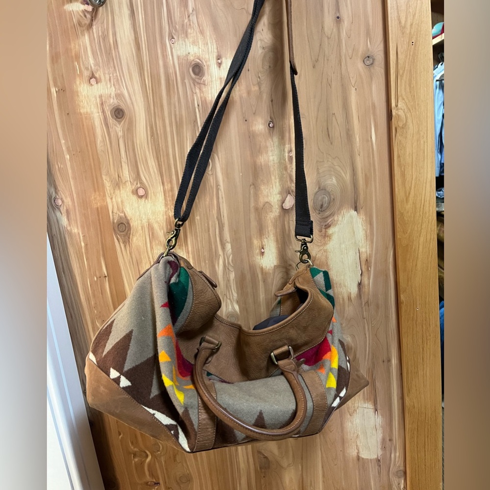 NWOT Pendleton Wool Overnight bag